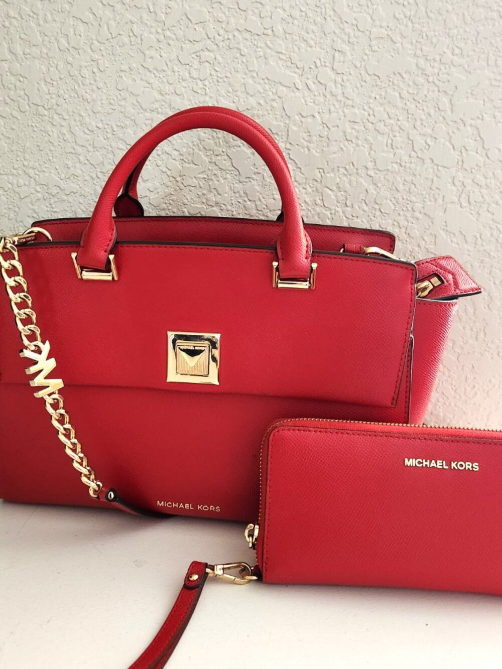 Like New Michael Kors Sylvia Red Leather Shoulder Bag & Wallet